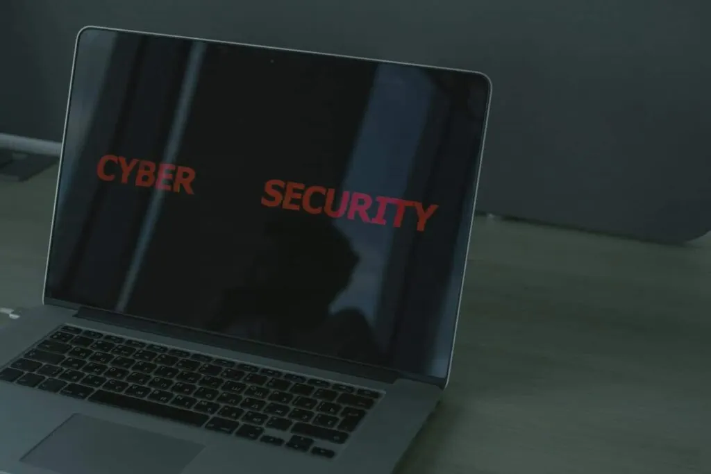Cyber Security auf dem Laptop