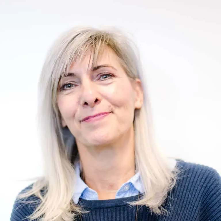 Porträt einer pcvisit-Mitarbeiterin aus dem Office Management
