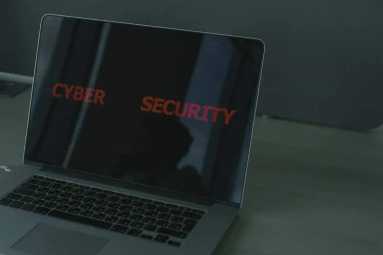 Cyber Security auf dem Laptop